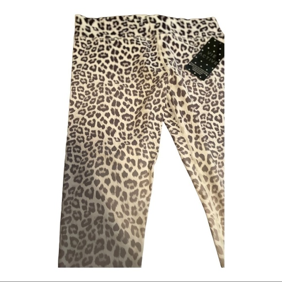 Vie activewear ROCKELL WHITE OMBRE LEGGINGS 7/8, WHITE LEOPARD - Picture 8 of 16